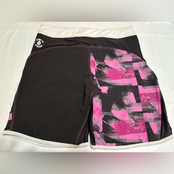 Clinch Gear Womens MMA Fighting / Boxing EUC Training Shorts Black Pink Size 10 - Picture 2 of 9